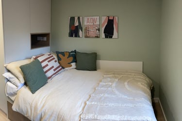 Deluxe Studio - Image 1
